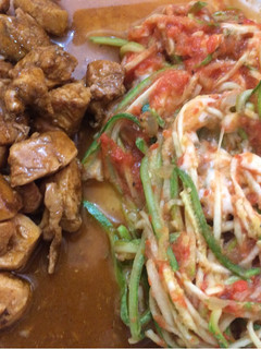 Una foto de Pollo en salsa de chile pasilla y tamarindo, rápido y fácil