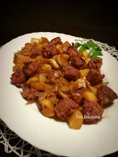 Una foto de Butifarra con patatas miel y mostaza