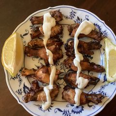 A picture of California Farm Crispy Chicken Wings in Blue Cheese Dip.