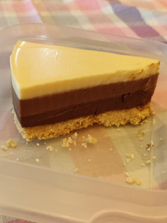 Una foto de Tarta de tres chocolates
