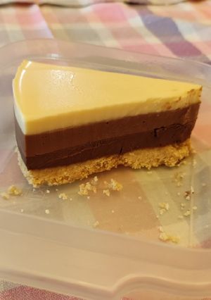 Una foto de Tarta de tres chocolates