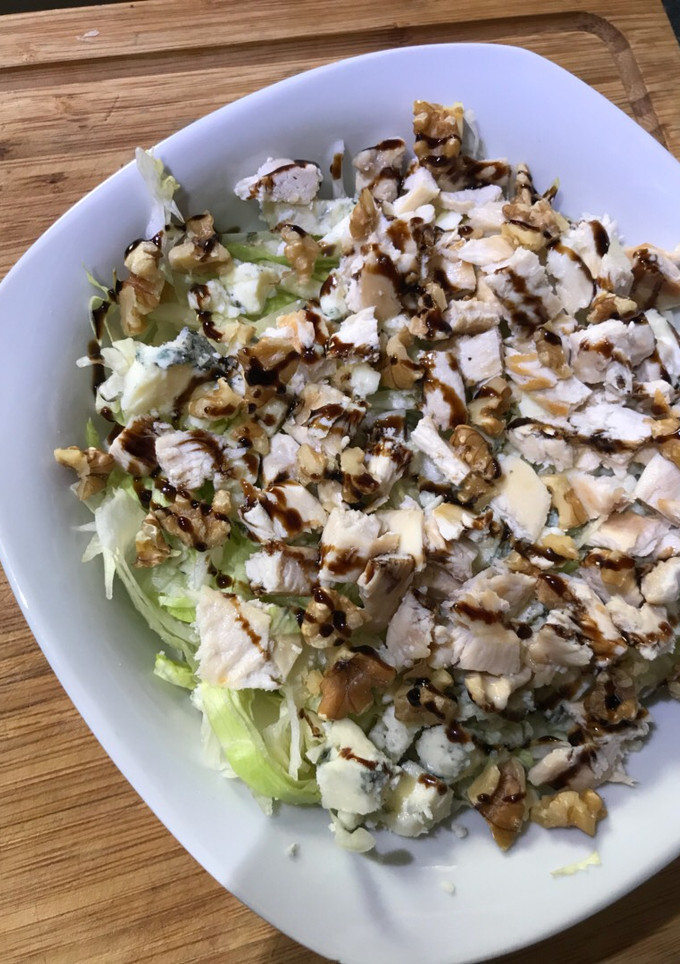 Una foto de Ensalada templada de pollo