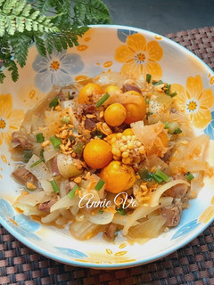 Hình của món Lòng gà trứng non xào hành tây.