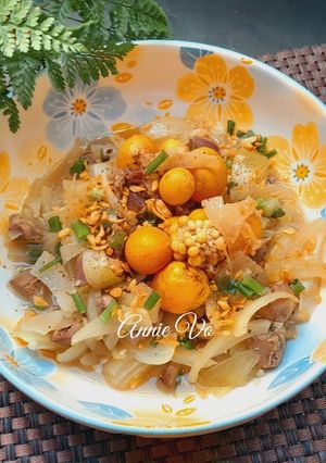 Hình của món Lòng gà trứng non xào hành tây.