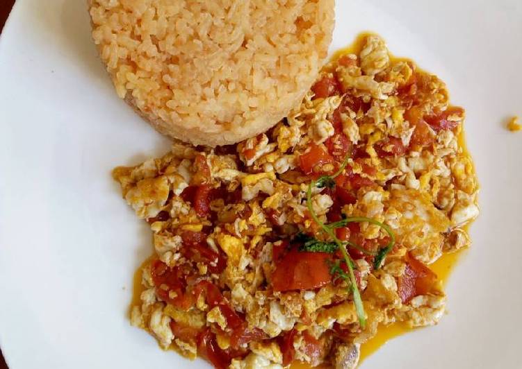 Fried Eggs with Tumeric Rice