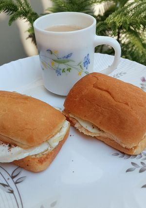 A picture of Half Fry Egg Bun 😍😍.