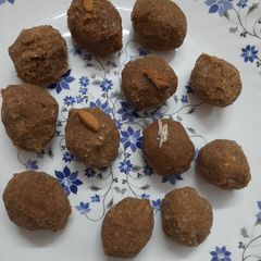 A picture of Atta Ladoo.
