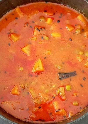 আলু মটর কারি (aloo matar curry recipe in Bengali) রেসিপির প্রধান ছবি