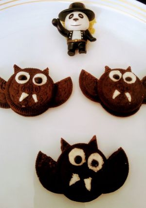 A picture of Dracula cookies.