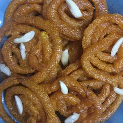 A picture of Instant suji jalebi.