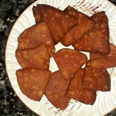 A picture of Beetroot nimki.