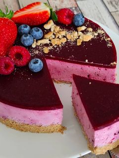Una foto de Tarta de yogur y frutos rojos sugarfree