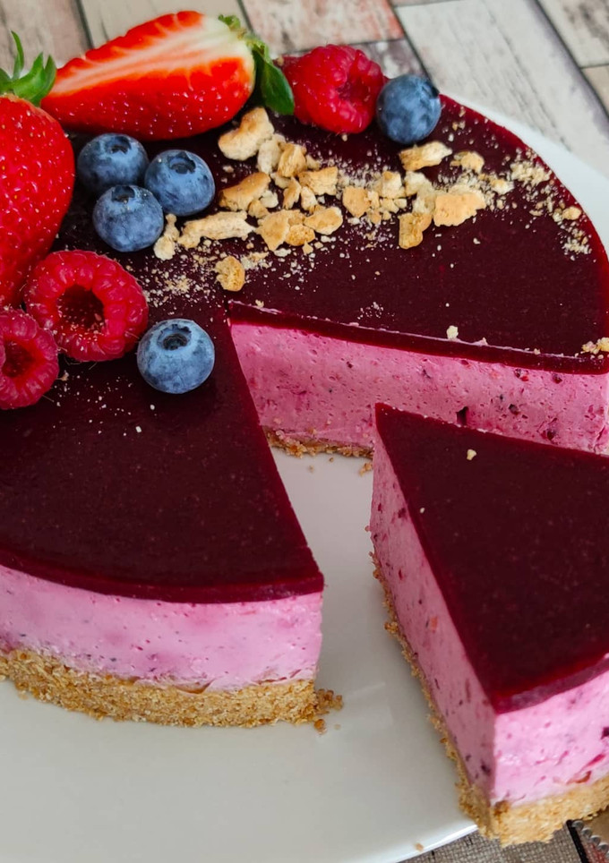 Una foto de Tarta de yogur y frutos rojos sugarfree