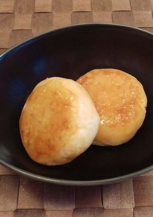 A picture of “Imo-mochi,” sticky potato cake.