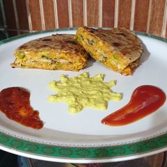 A picture of Masla roti sandwich.