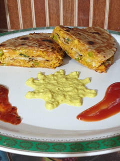 A picture of Masla roti sandwich.