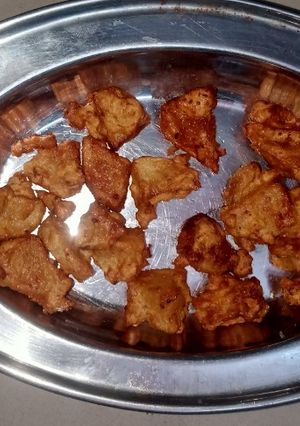 आलू के पकौड़े(aloo pakode recipe in hindi) रेसिपी मुख्य फोटो