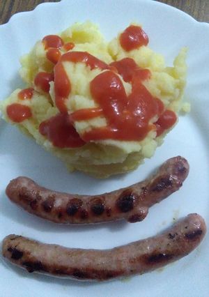 Una foto de Puré de patata con salchichas
