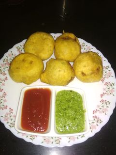 બટાકા વડા(Bataka vada Recipe in Gujarati) રેસીપી મુખ્ય ફોટો