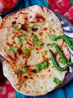 તવા બટર નાન (Tawa Butter Naan Recipe In Gujarati) રેસીપી મુખ્ય ફોટો
