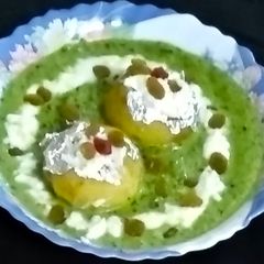 A picture of Shahi Malai Kofta in pistachio gravy.