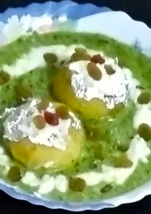 A picture of Shahi Malai Kofta in pistachio gravy.