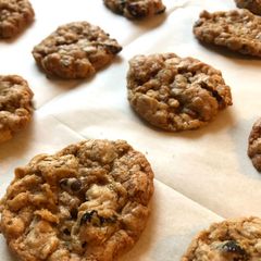 A picture of Oatmeal cookies.