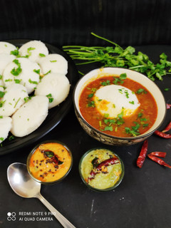 इडली सांबर (idli sambar recipe in Hindi) रेसिपी मुख्य फोटो