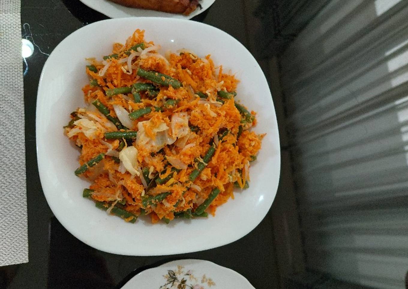 Sayur urap jawa, ayam goreng, tahu bacem