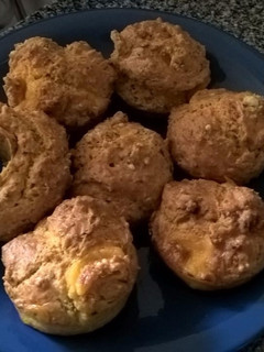 Una foto de Muffins de queso y aceitunas
