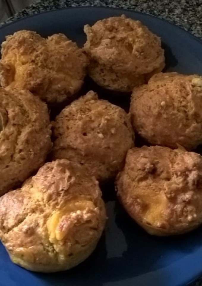 Una foto de Muffins de queso y aceitunas