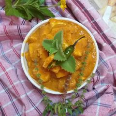 A picture of Paneer makhani.