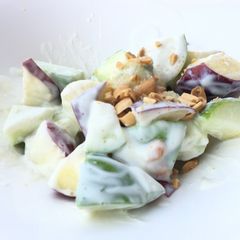 A picture of Apple Salad With Yogurt.