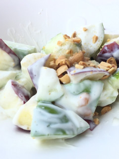 A picture of Apple Salad With Yogurt.