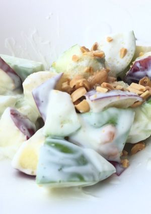 A picture of Apple Salad With Yogurt.