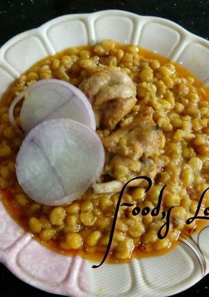 A picture of Chana daal chicken.