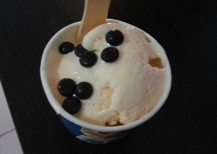 Es krim rumahan simpel.. lembut..lumeeer bgt dimulut 😊😊