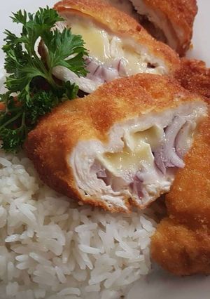 Lilahagymával és Camemberttel  töltött csirkemell recept fotója