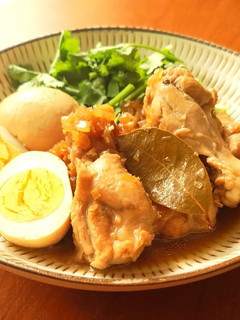 Foto di Piatto filippino: 'Adobo' di pollo brasato