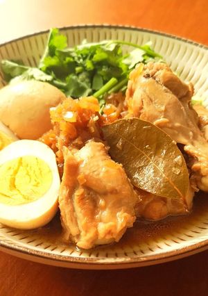 Foto di Piatto filippino: 'Adobo' di pollo brasato