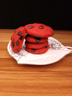 A picture of Red velvet chocolate cookies.