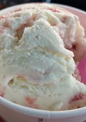 A picture of Vanilla strawberry ice-cream.