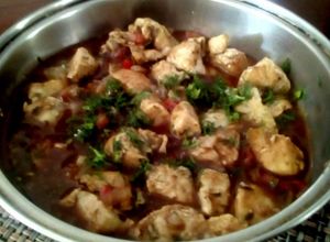 Una foto de Picado de Pollo Guisado con Salsa Barbecue