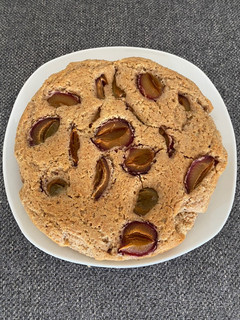 Foto di Torta last minute alle prugne senza uova e burro