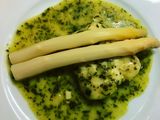 Merluza en salsa verde con espárragos