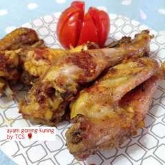 A picture of Ayam goreng kuning.