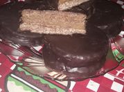 Una foto de alfajores de avena y cacao