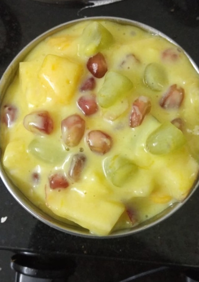 மிக்ஸட் ப்ரூட் கஸ்டட் (Mixed fruit custard recipe in tamil) செய்முறை முக்கிய புகைப்படம்