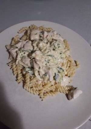Une photo de Pâtes courgettes poulet