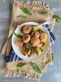 Polpettine fritte con cipolla rossa e salvia